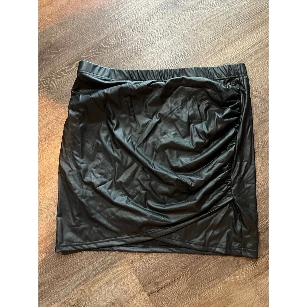 Shein Curve faux leather mini‎ skirt